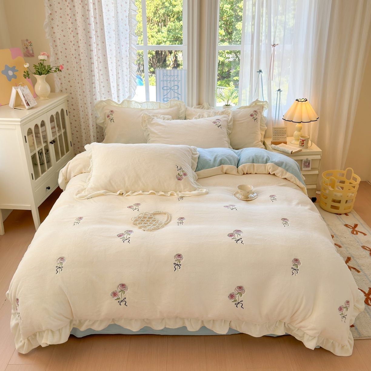 91家纺网 家纺一手货源 找家纺 （总）娜娜 2025新款法式花边刺绣牛奶绒四件套