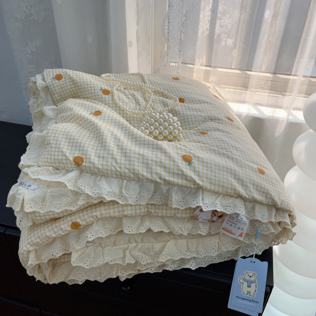 91家纺网 家纺一手货源 找家纺 暖居 2025新款纯棉花边款春秋豆豆被四季通用 小橘子