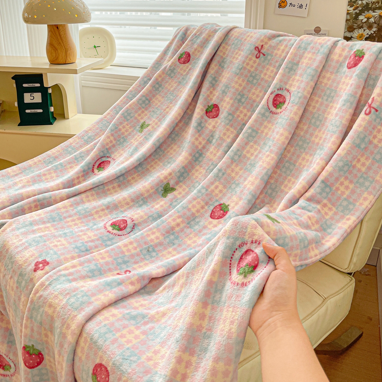 91家纺网 家纺一手货源 找家纺 Mata蔓塔家 2025新款四季款双面印花牛奶绒午休毯毛毯毯子空调毯 草莓奶茶