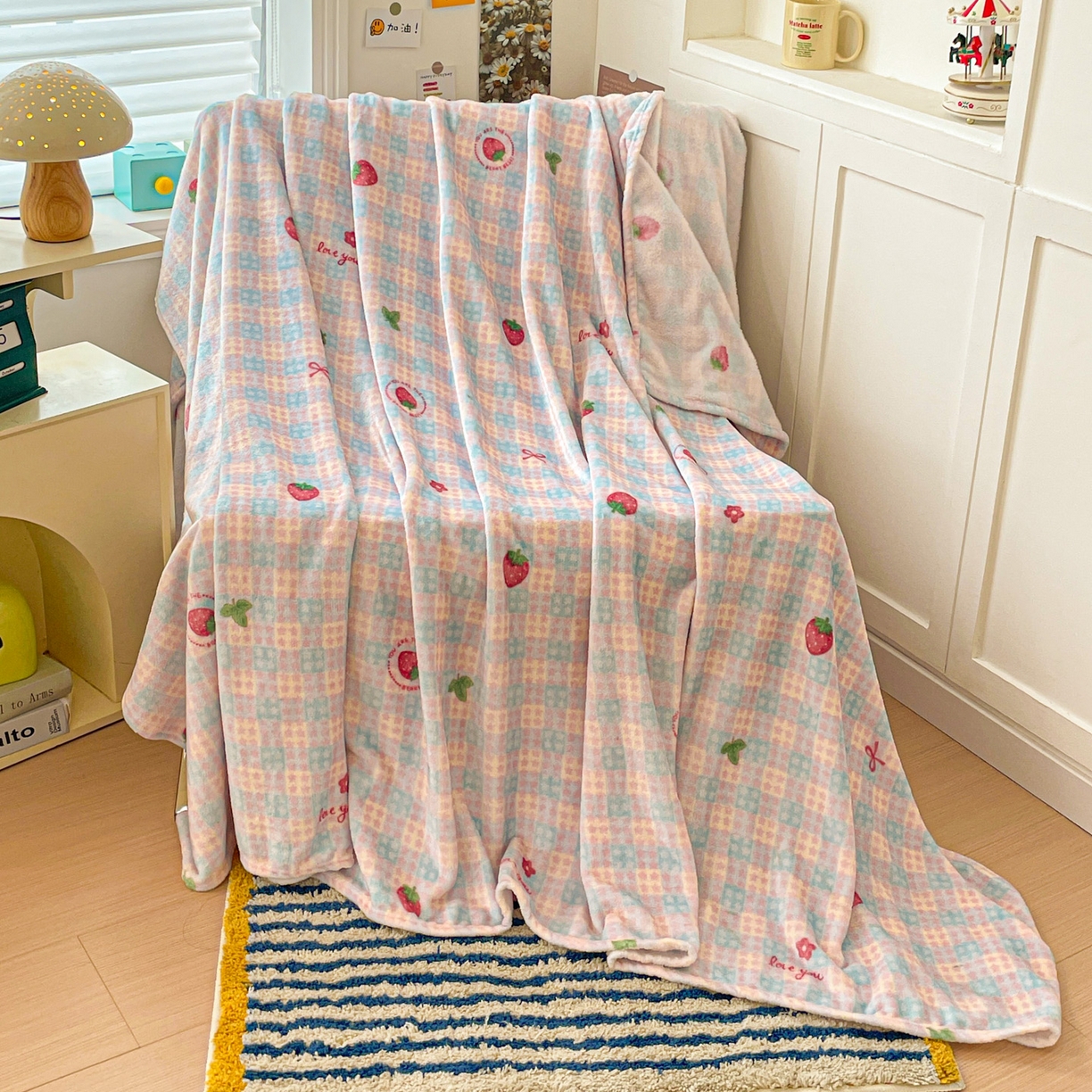 91家纺网 家纺一手货源 找家纺 Mata蔓塔家 2025新款四季款双面印花牛奶绒午休毯毛毯毯子空调毯 草莓奶茶