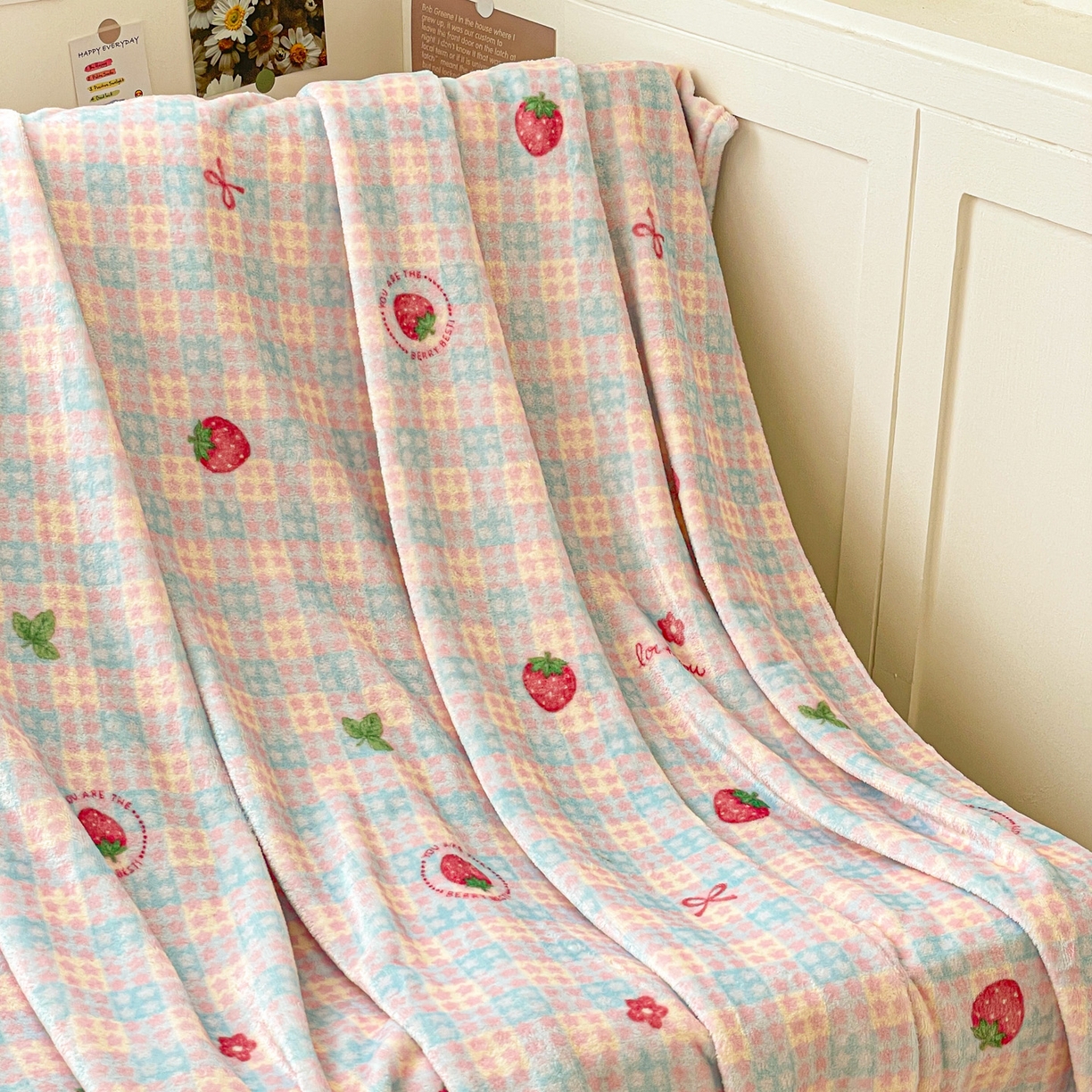 91家纺网 家纺一手货源 找家纺 Mata蔓塔家 2025新款四季款双面印花牛奶绒午休毯毛毯毯子空调毯 草莓奶茶