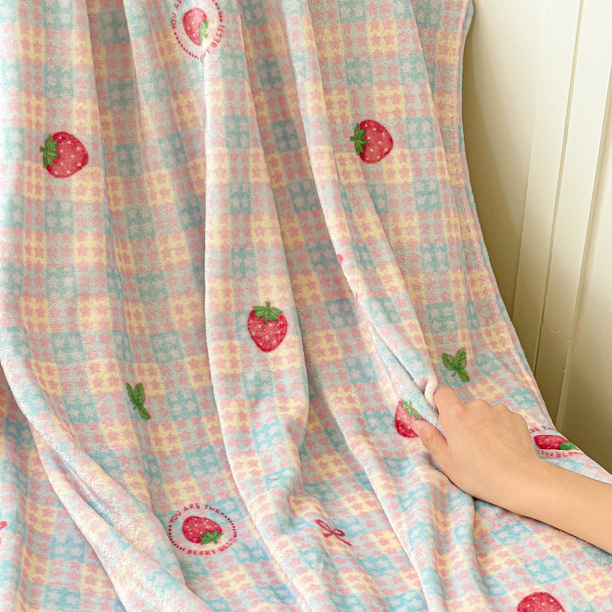 91家纺网 家纺一手货源 找家纺 Mata蔓塔家 2025新款四季款双面印花牛奶绒午休毯毛毯毯子空调毯 草莓奶茶