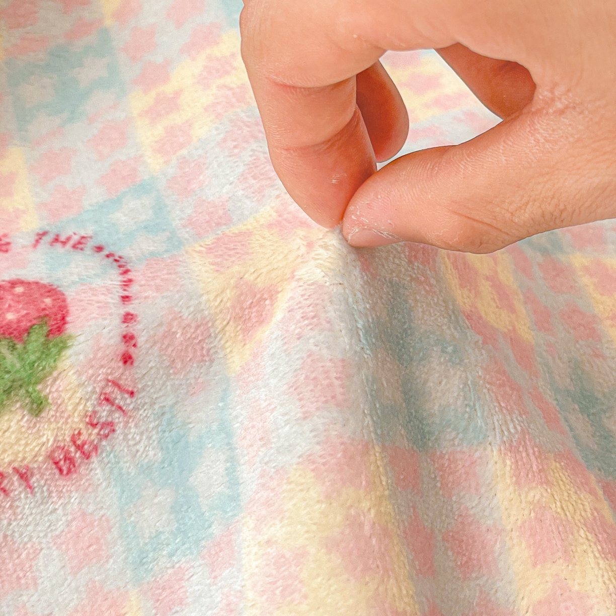 91家纺网 家纺一手货源 找家纺 Mata蔓塔家 2025新款四季款双面印花牛奶绒午休毯毛毯毯子空调毯 草莓奶茶