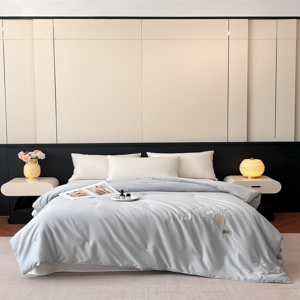 91家纺网 家纺一手货源 找家纺 紫乐 2025新款60支全棉长绒棉绣花蚕丝被纯棉春秋被加厚保暖冬被 海鸥灰