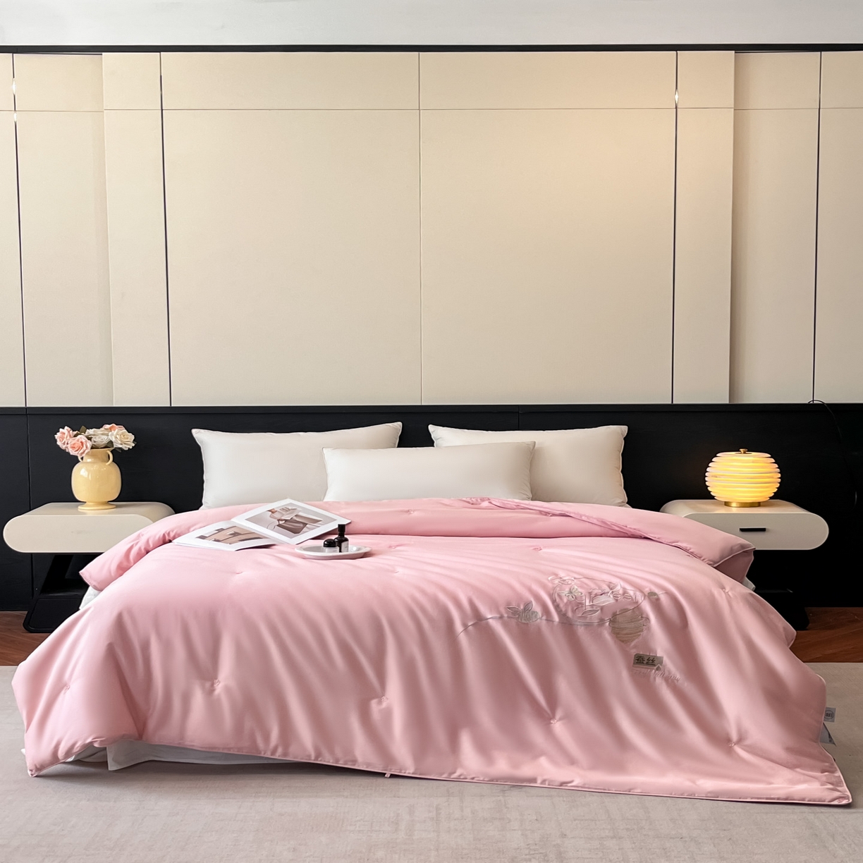 91家纺网 家纺一手货源 找家纺 紫乐 2025新款60支全棉长绒棉绣花蚕丝被纯棉春秋被加厚保暖冬被 暖心粉