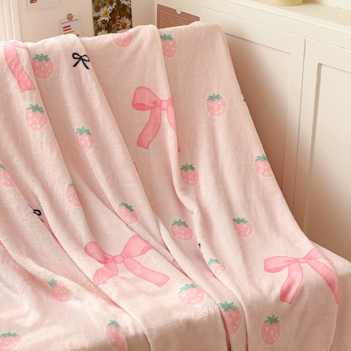 91家纺网 家纺一手货源 找家纺 Mata蔓塔家 2025新款四季款双面印花牛奶绒午休毯毛毯毯子空调毯 草莓园