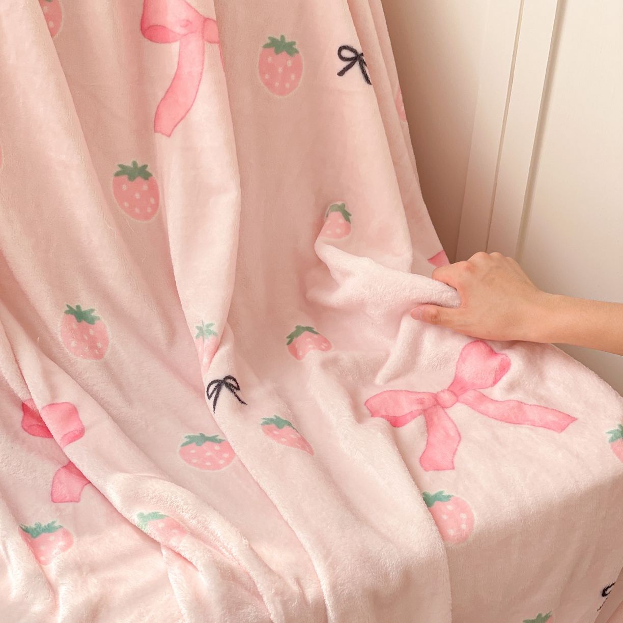 91家纺网 家纺一手货源 找家纺 Mata蔓塔家 2025新款四季款双面印花牛奶绒午休毯毛毯毯子空调毯 草莓园