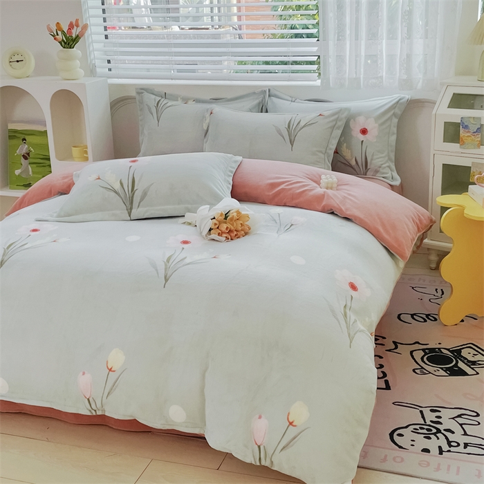 91家纺网 家纺一手货源 找家纺 锦罗绣 2025新款230克牛奶绒印花单被套秋意恋人