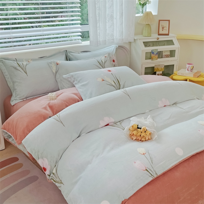 91家纺网 家纺一手货源 找家纺 锦罗绣 2025新款230克牛奶绒印花单被套秋意恋人