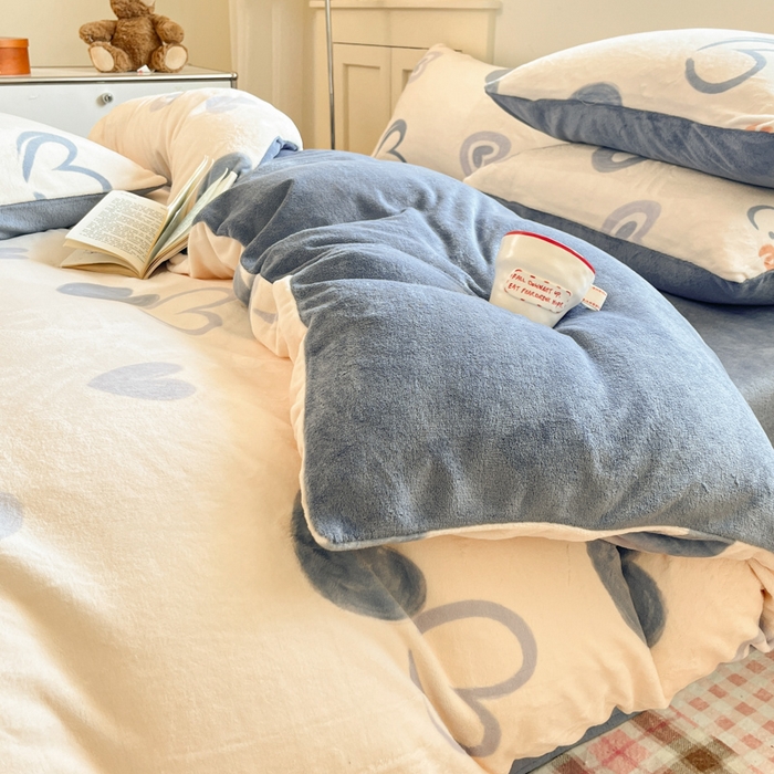 91家纺网 家纺一手货源 找家纺 贝扬思家纺 2025新款软fufu加厚保暖可爱系简约牛奶绒套件系列（小红书推荐）（提供买家秀） 蜡笔心