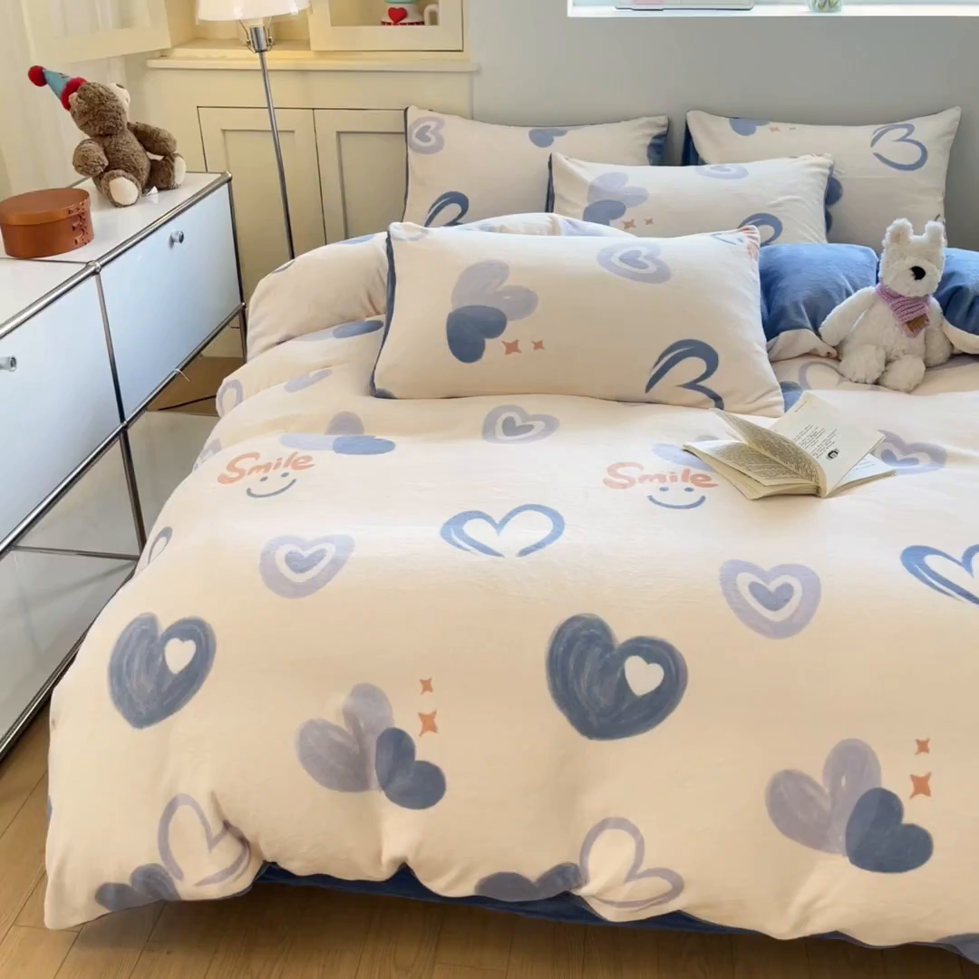 91家纺网 家纺一手货源 找家纺 贝扬思家纺 2025新款软fufu加厚保暖可爱系简约牛奶绒套件系列（小红书推荐）（提供买家秀） 蜡笔心
