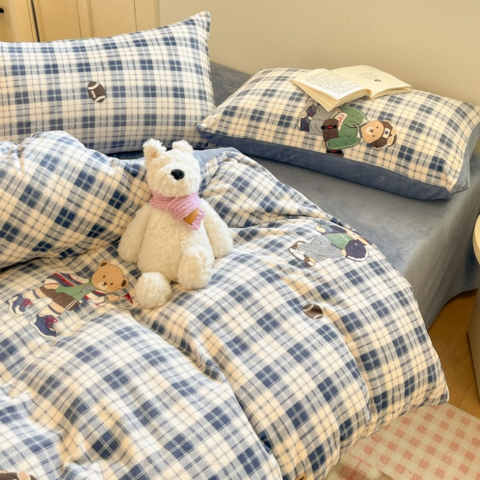 91家纺网 家纺一手货源 找家纺 贝扬思家纺 2025新款软fufu加厚保暖可爱系简约牛奶绒套件系列（小红书推荐）（提供买家秀） 蓝格英伦熊