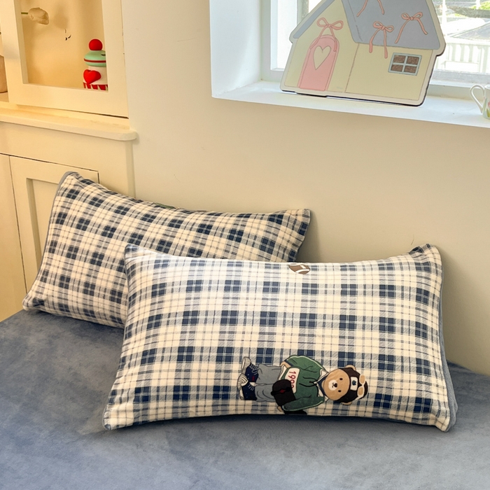 91家纺网 家纺一手货源 找家纺 贝扬思家纺 2025新款软fufu加厚保暖可爱系简约牛奶绒套件系列（小红书推荐）（提供买家秀） 蓝格英伦熊