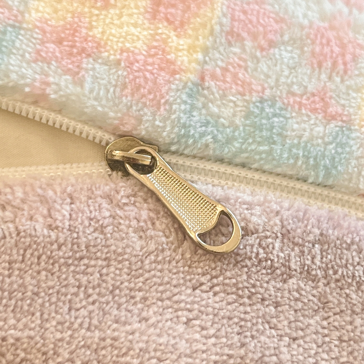 91家纺网 家纺一手货源 找家纺 贝扬思家纺 2025新款软fufu加厚保暖可爱系简约牛奶绒套件系列（小红书推荐）（提供买家秀） 草莓软心