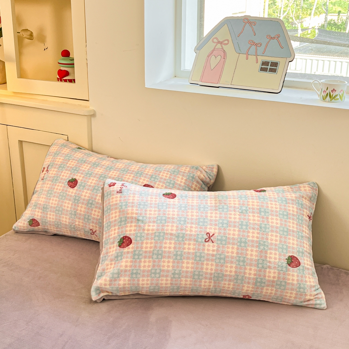 91家纺网 家纺一手货源 找家纺 贝扬思家纺 2025新款软fufu加厚保暖可爱系简约牛奶绒套件系列（小红书推荐）（提供买家秀） 草莓软心