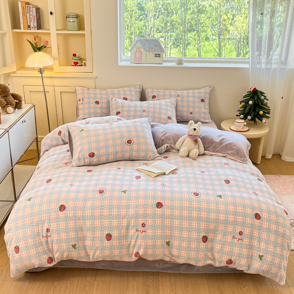 91家纺网 家纺一手货源 找家纺 贝扬思家纺 2025新款软fufu加厚保暖可爱系简约牛奶绒套件系列（小红书推荐）（提供买家秀） 草莓软心