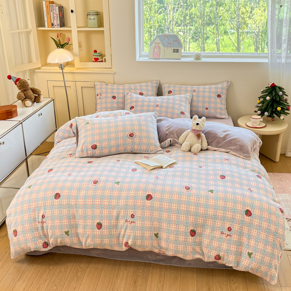 91家纺网 家纺一手货源 找家纺 贝扬思家纺 2025新款软fufu加厚保暖可爱系简约牛奶绒套件系列（小红书推荐）（提供买家秀） 草莓软心