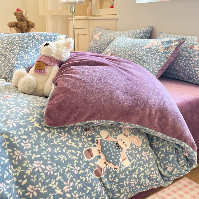 91家纺网 家纺一手货源 找家纺 贝扬思家纺 2025新款软fufu加厚保暖可爱系简约牛奶绒套件系列（小红书推荐）（提供买家秀） 背带兔