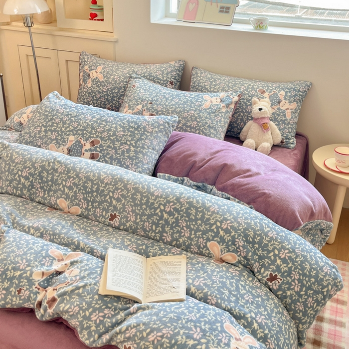 91家纺网 家纺一手货源 找家纺 贝扬思家纺 2025新款软fufu加厚保暖可爱系简约牛奶绒套件系列（小红书推荐）（提供买家秀） 背带兔