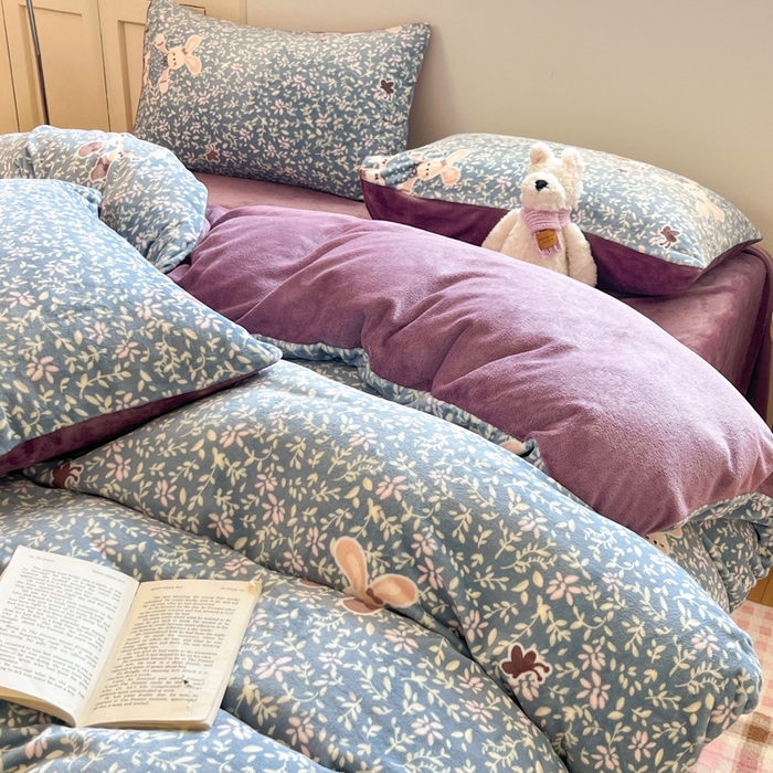 91家纺网 家纺一手货源 找家纺 贝扬思家纺 2025新款软fufu加厚保暖可爱系简约牛奶绒套件系列（小红书推荐）（提供买家秀） 背带兔