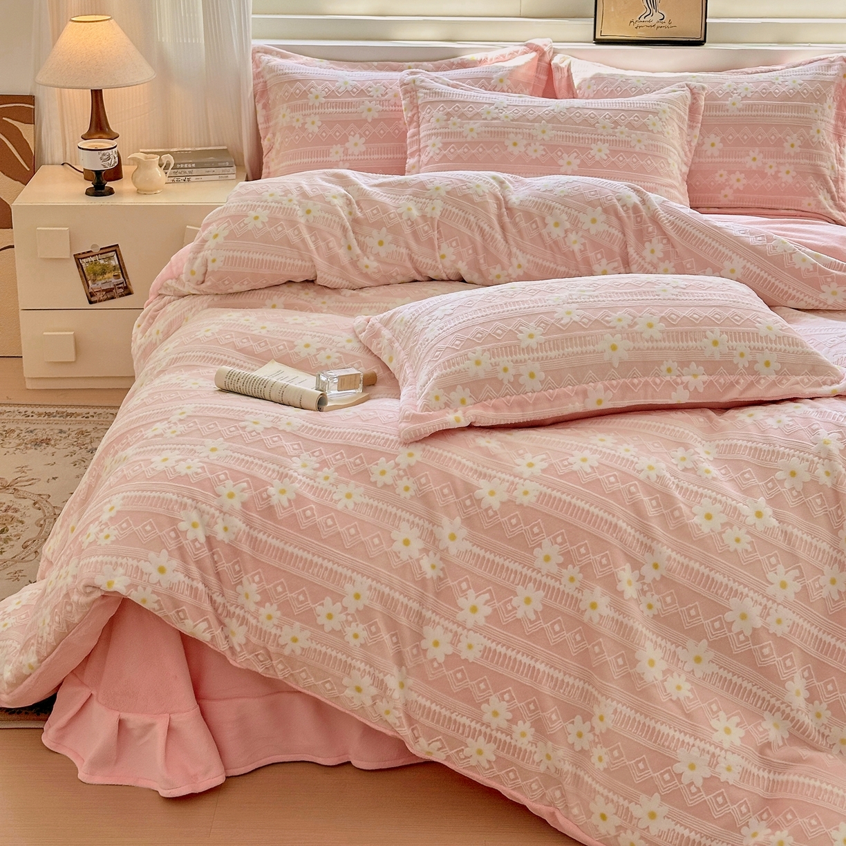 91家纺网 家纺一手货源 找家纺 娜娜 2025新款高克重牛奶绒百花齐放系列四件套 百花齐放-嫩粉