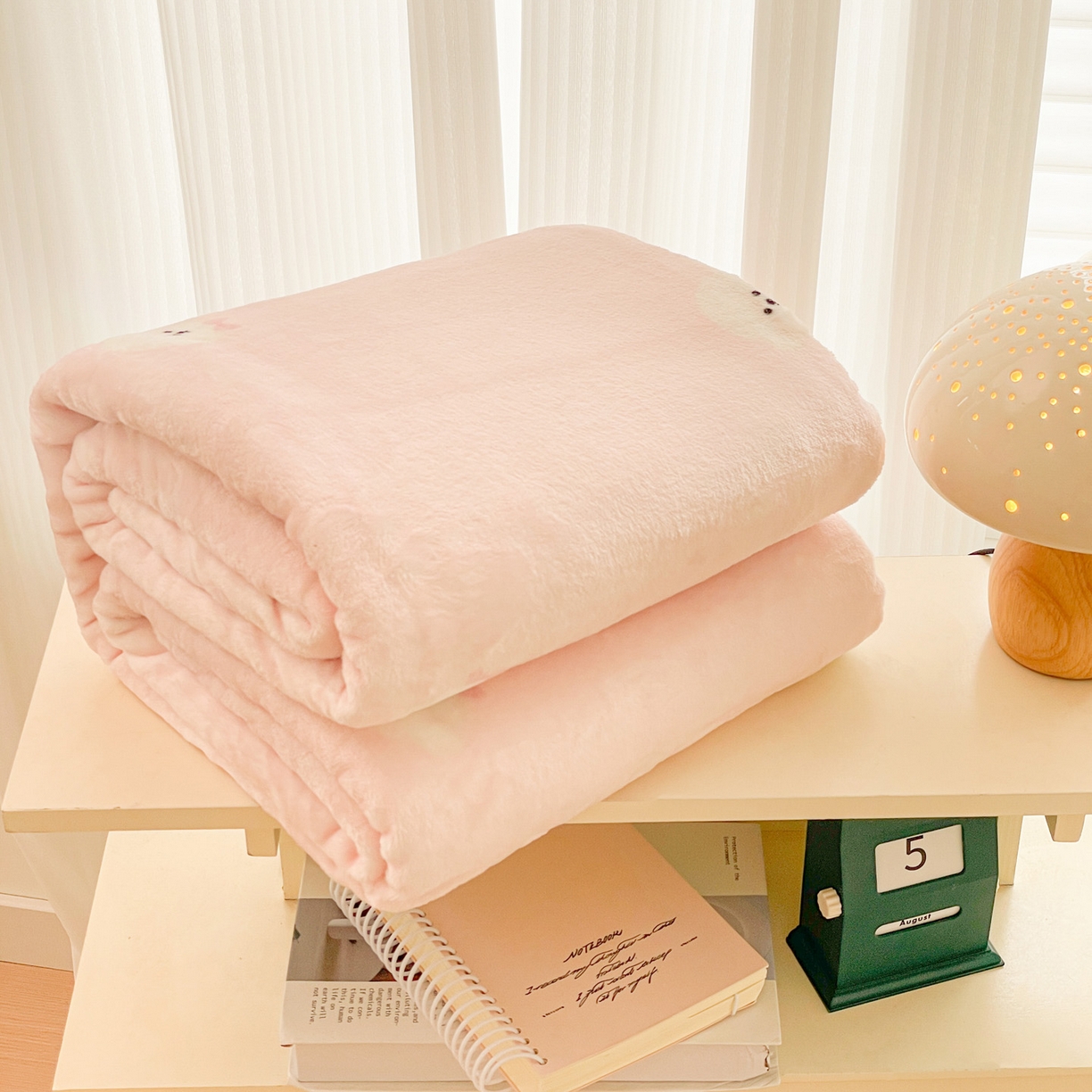 91家纺网 家纺一手货源 找家纺 Mata蔓塔家 2025新款四季款双面印花牛奶绒午休毯毛毯毯子空调毯 可爱狗头-粉