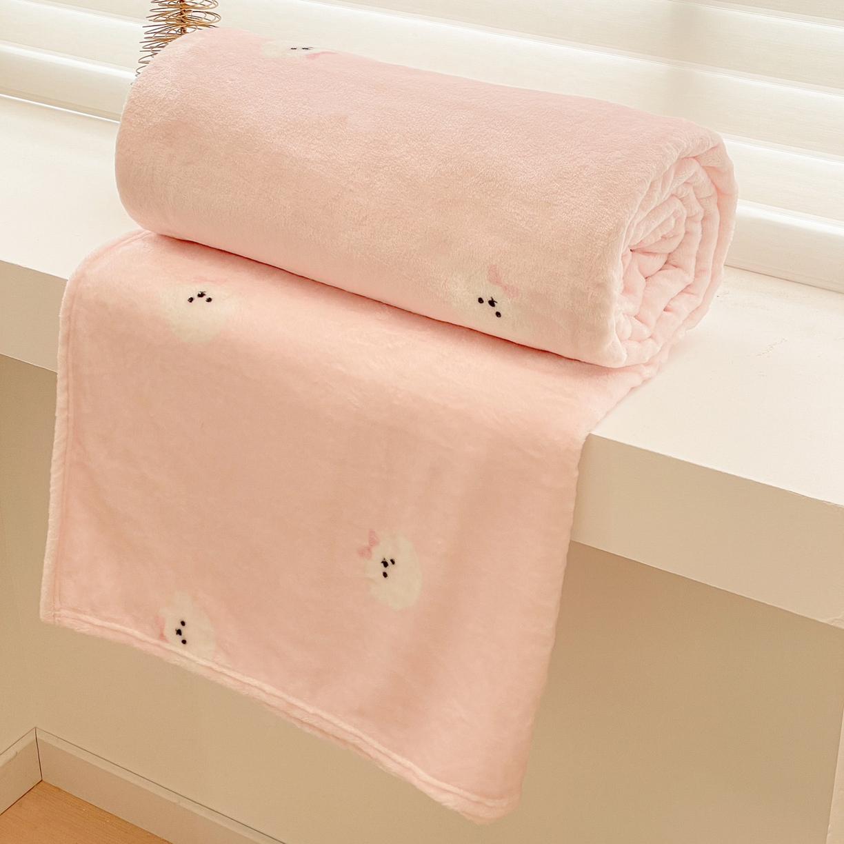 91家纺网 家纺一手货源 找家纺 Mata蔓塔家 2025新款四季款双面印花牛奶绒午休毯毛毯毯子空调毯 可爱狗头-粉