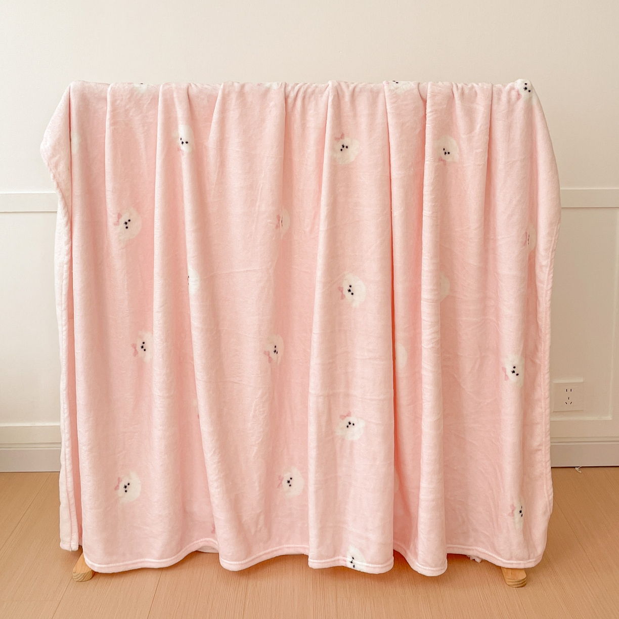 91家纺网 家纺一手货源 找家纺 Mata蔓塔家 2025新款四季款双面印花牛奶绒午休毯毛毯毯子空调毯 可爱狗头-粉