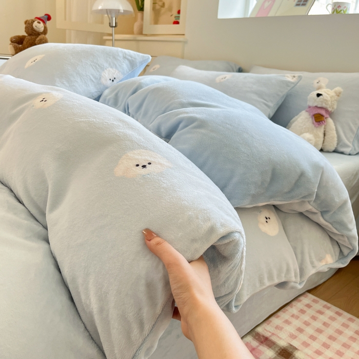 91家纺网 家纺一手货源 找家纺 贝扬思家纺 2025新款软fufu加厚保暖可爱系简约牛奶绒套件系列（小红书推荐）（提供买家秀） 绒绒小狗蓝