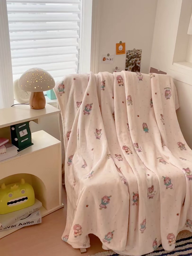91家纺网 家纺一手货源 找家纺 Mata蔓塔家 2025新款四季款双面印花牛奶绒午休毯毛毯毯子空调毯 萌萌女孩
