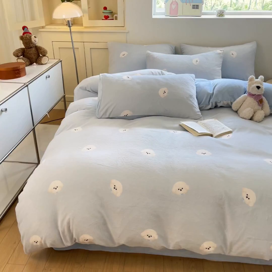 91家纺网 家纺一手货源 找家纺 贝扬思家纺 2025新款软fufu加厚保暖可爱系简约牛奶绒套件系列（小红书推荐）（提供买家秀） 绒绒小狗蓝