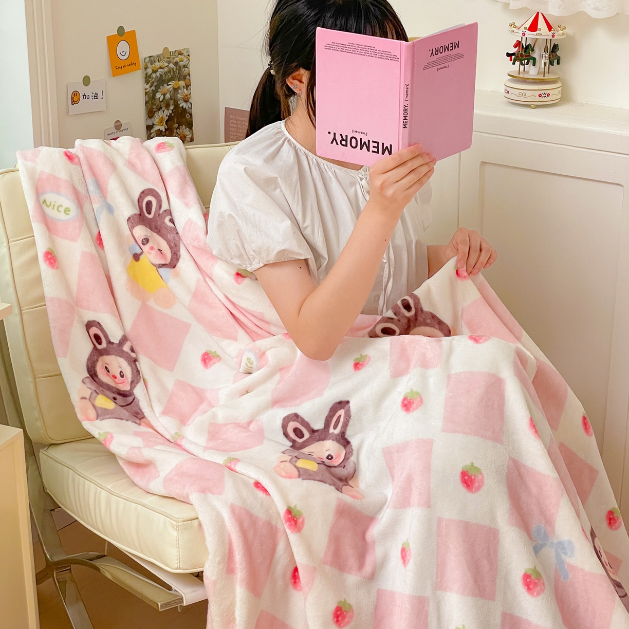 91家纺网 家纺一手货源 找家纺 Mata蔓塔家 2025新款四季款双面印花牛奶绒午休毯毛毯毯子空调毯 奶糖拉布布