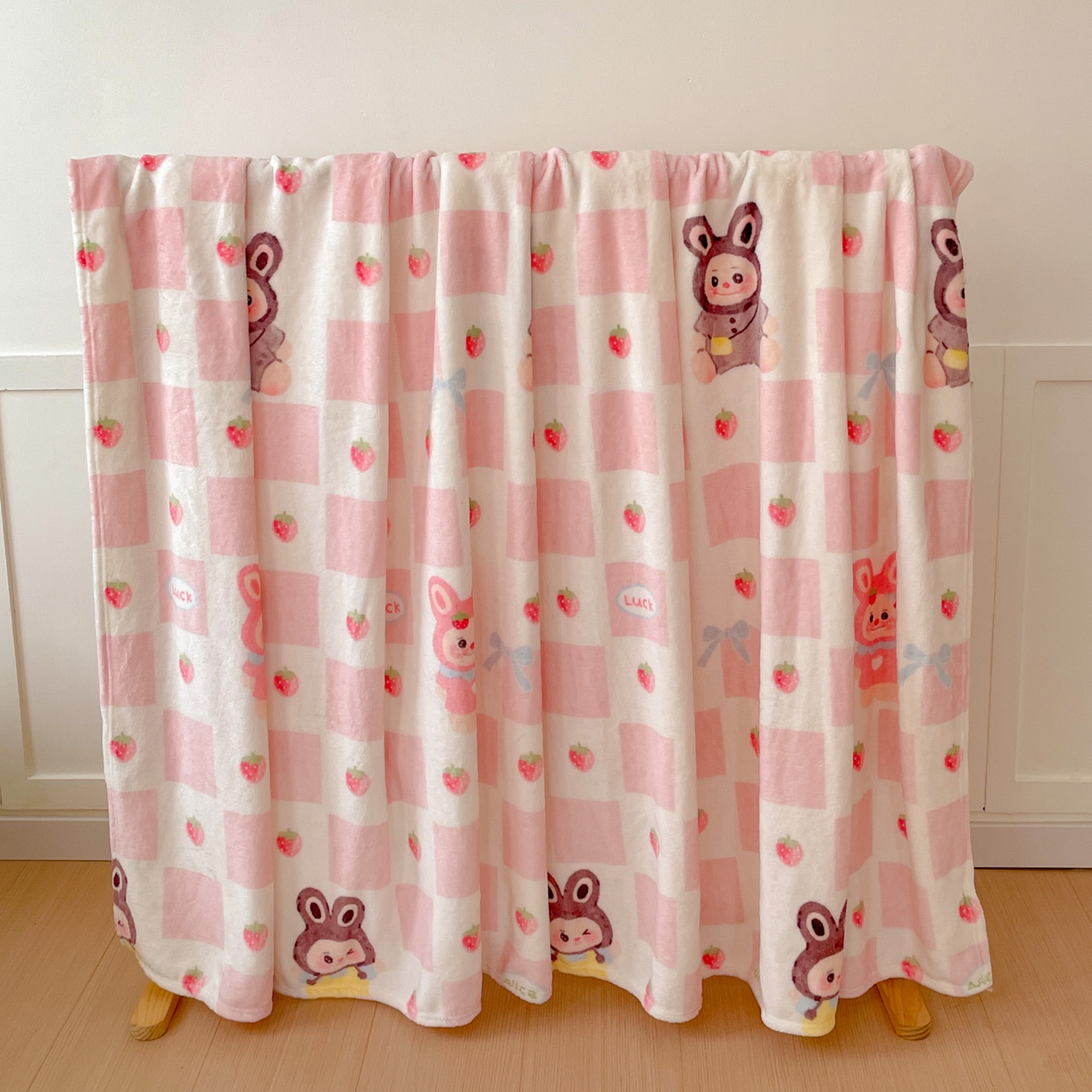 91家纺网 家纺一手货源 找家纺 Mata蔓塔家 2025新款四季款双面印花牛奶绒午休毯毛毯毯子空调毯 奶糖拉布布