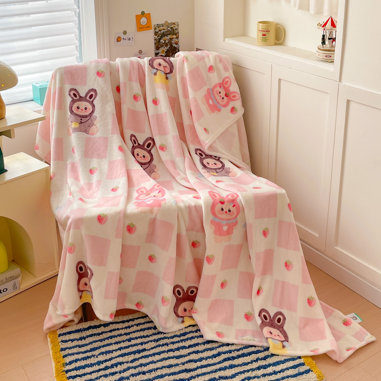 91家纺网 家纺一手货源 找家纺 Mata蔓塔家 2025新款四季款双面印花牛奶绒午休毯毛毯毯子空调毯 奶糖拉布布