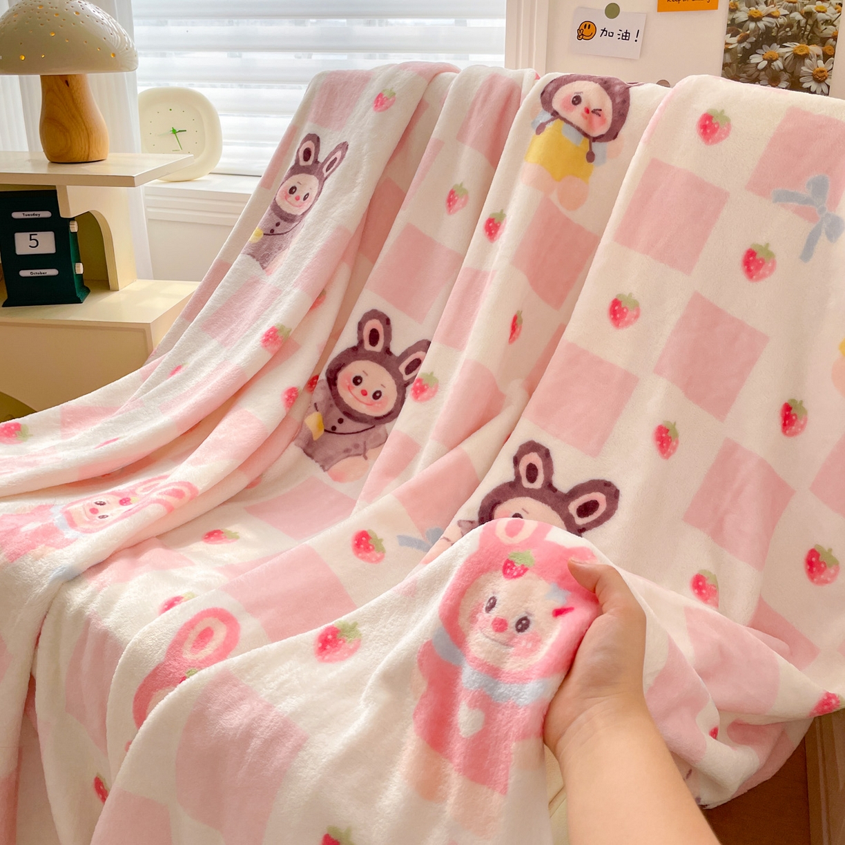 91家纺网 家纺一手货源 找家纺 Mata蔓塔家 2025新款四季款双面印花牛奶绒午休毯毛毯毯子空调毯 奶糖拉布布