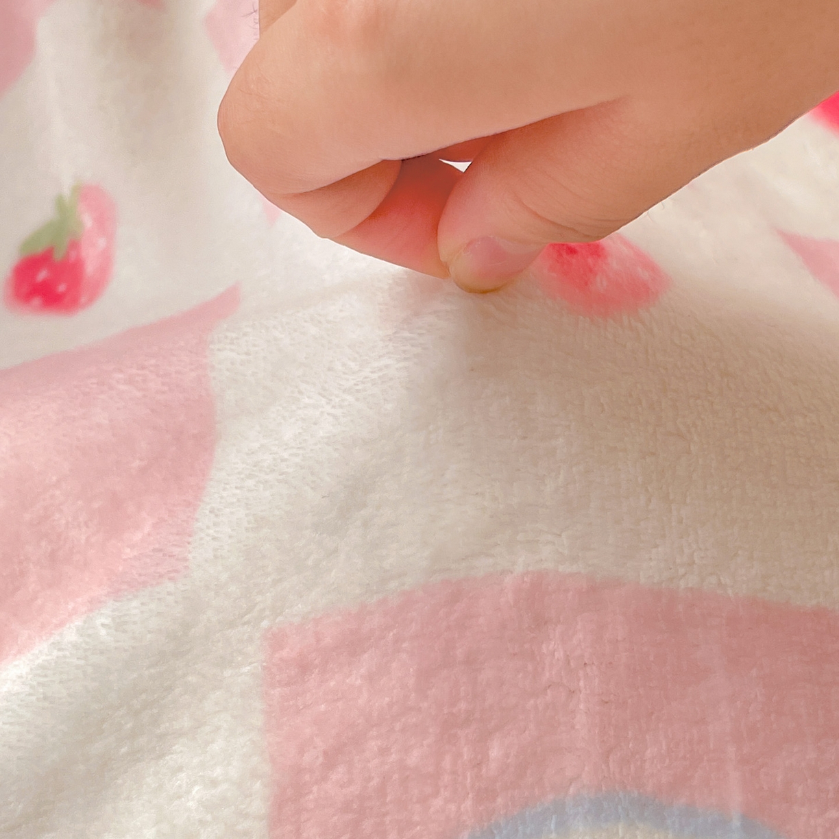 91家纺网 家纺一手货源 找家纺 Mata蔓塔家 2025新款四季款双面印花牛奶绒午休毯毛毯毯子空调毯 奶糖拉布布