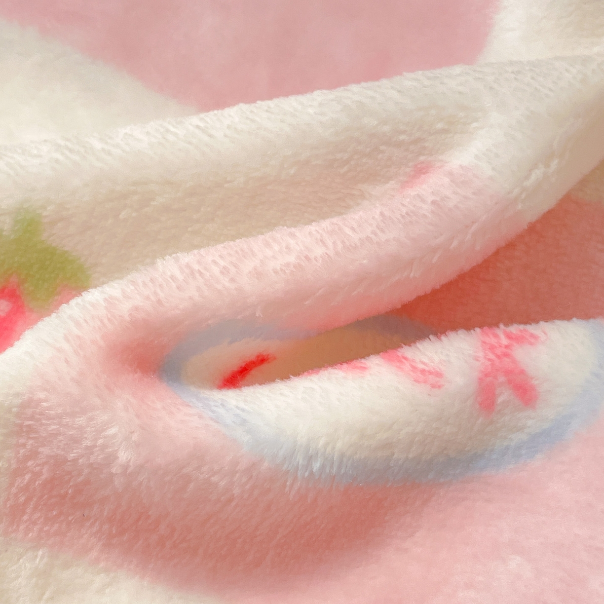 91家纺网 家纺一手货源 找家纺 Mata蔓塔家 2025新款四季款双面印花牛奶绒午休毯毛毯毯子空调毯 奶糖拉布布