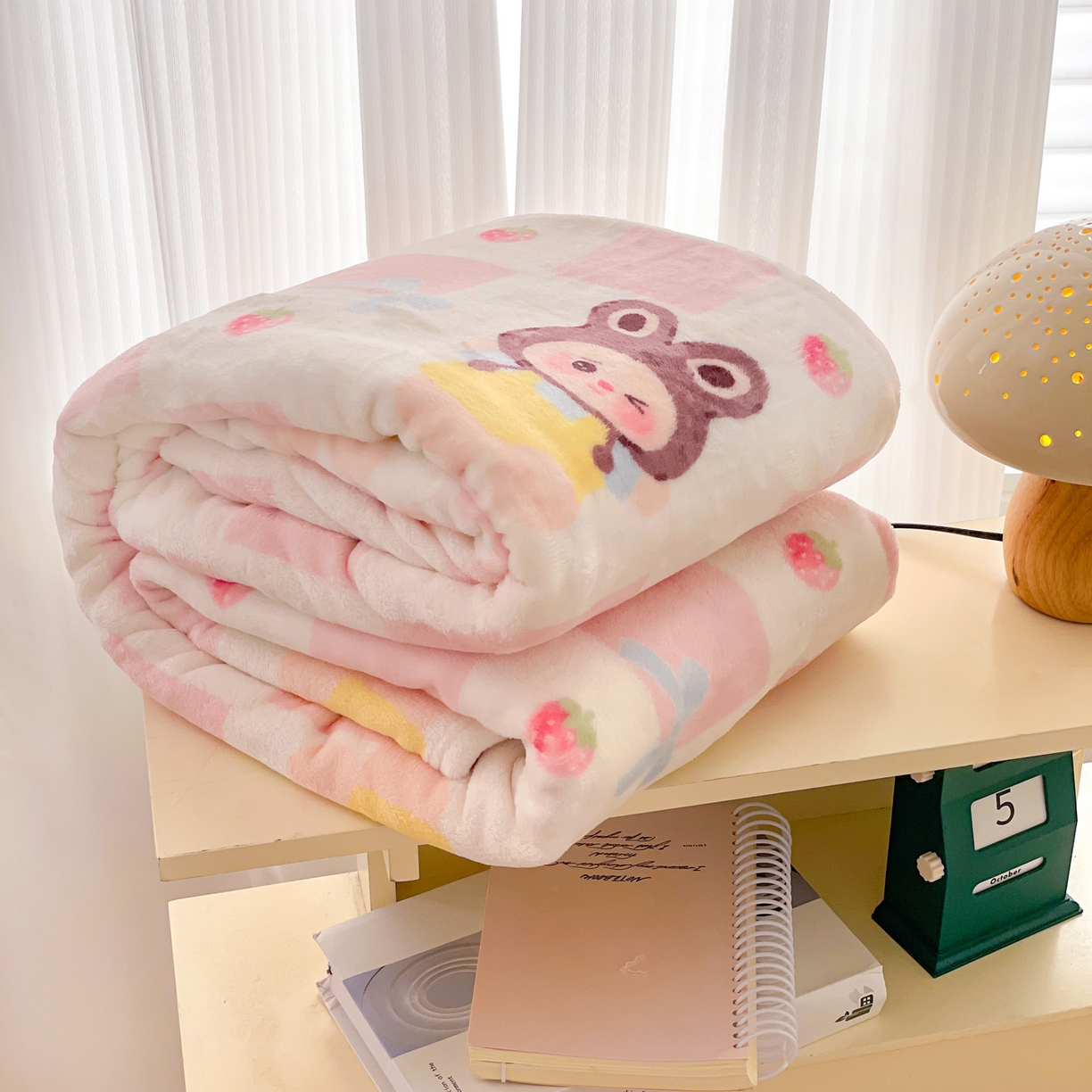 91家纺网 家纺一手货源 找家纺 Mata蔓塔家 2025新款四季款双面印花牛奶绒午休毯毛毯毯子空调毯 奶糖拉布布