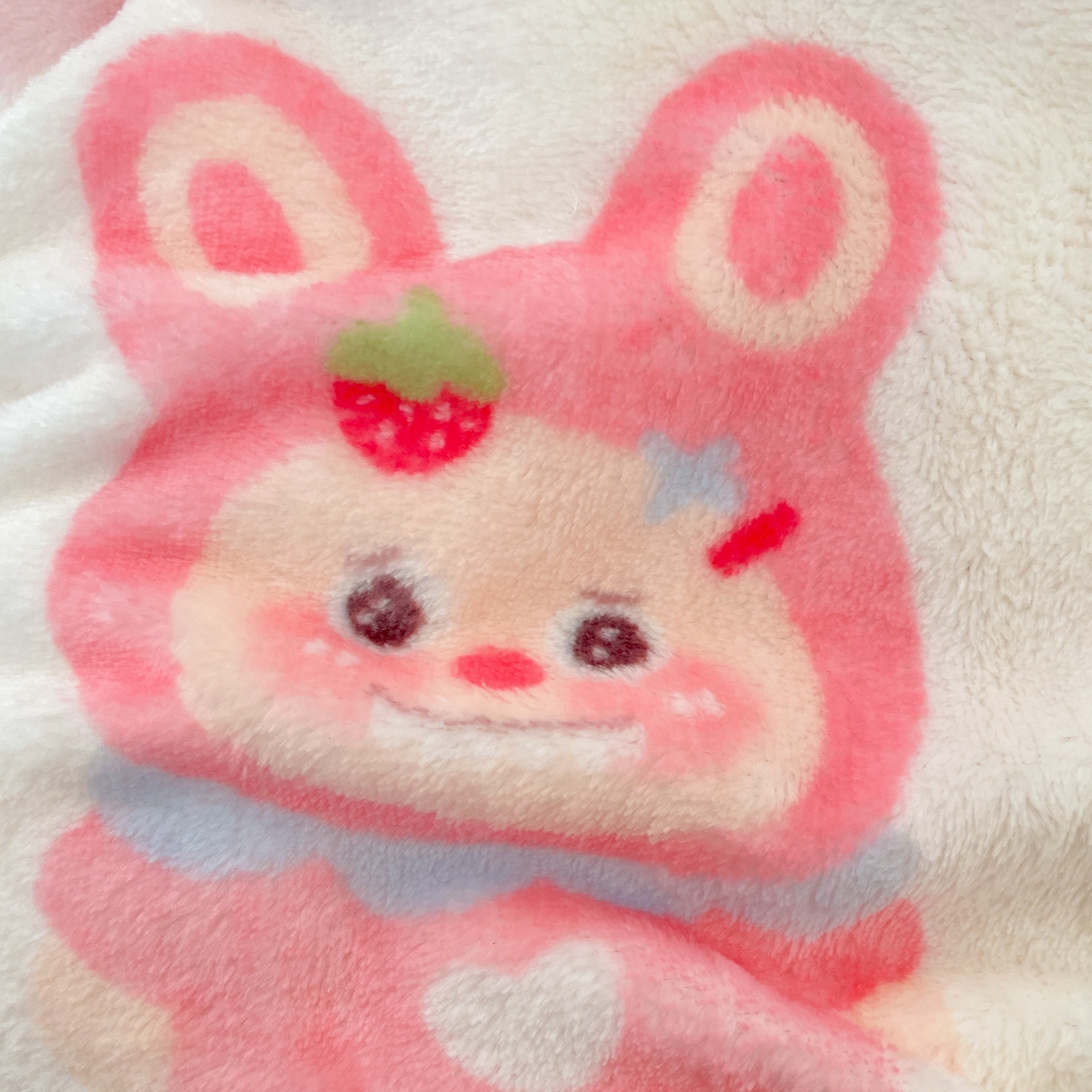 91家纺网 家纺一手货源 找家纺 Mata蔓塔家 2025新款四季款双面印花牛奶绒午休毯毛毯毯子空调毯 奶糖拉布布