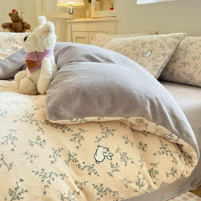 91家纺网 家纺一手货源 找家纺 贝扬思家纺 2025新款软fufu加厚保暖可爱系简约牛奶绒套件系列（小红书推荐）（提供买家秀） 枝枝兔