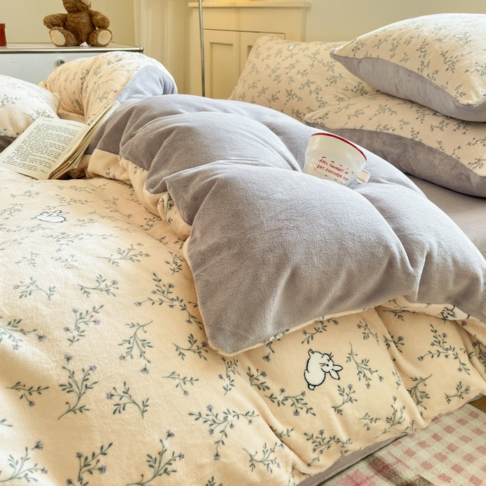 91家纺网 家纺一手货源 找家纺 贝扬思家纺 2025新款软fufu加厚保暖可爱系简约牛奶绒套件系列（小红书推荐）（提供买家秀） 枝枝兔