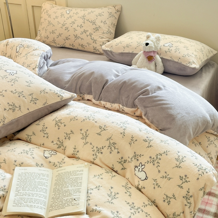 91家纺网 家纺一手货源 找家纺 贝扬思家纺 2025新款软fufu加厚保暖可爱系简约牛奶绒套件系列（小红书推荐）（提供买家秀） 枝枝兔