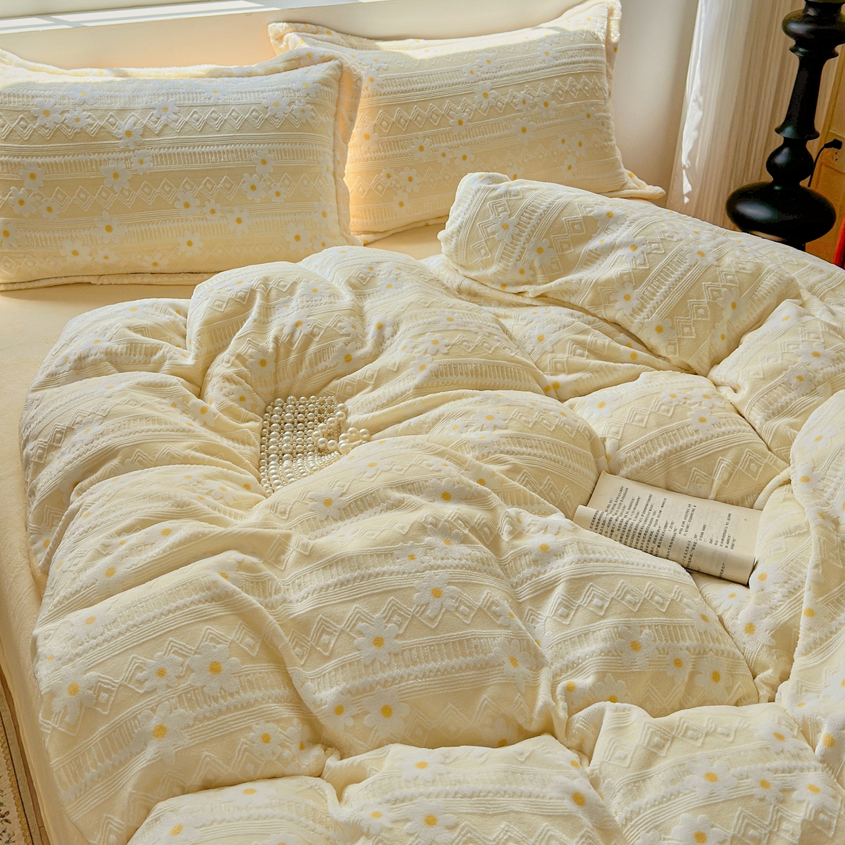 91家纺网 家纺一手货源 找家纺 娜娜 2025新款高克重牛奶绒百花齐放系列单品被套 百花齐放-奶昔黄