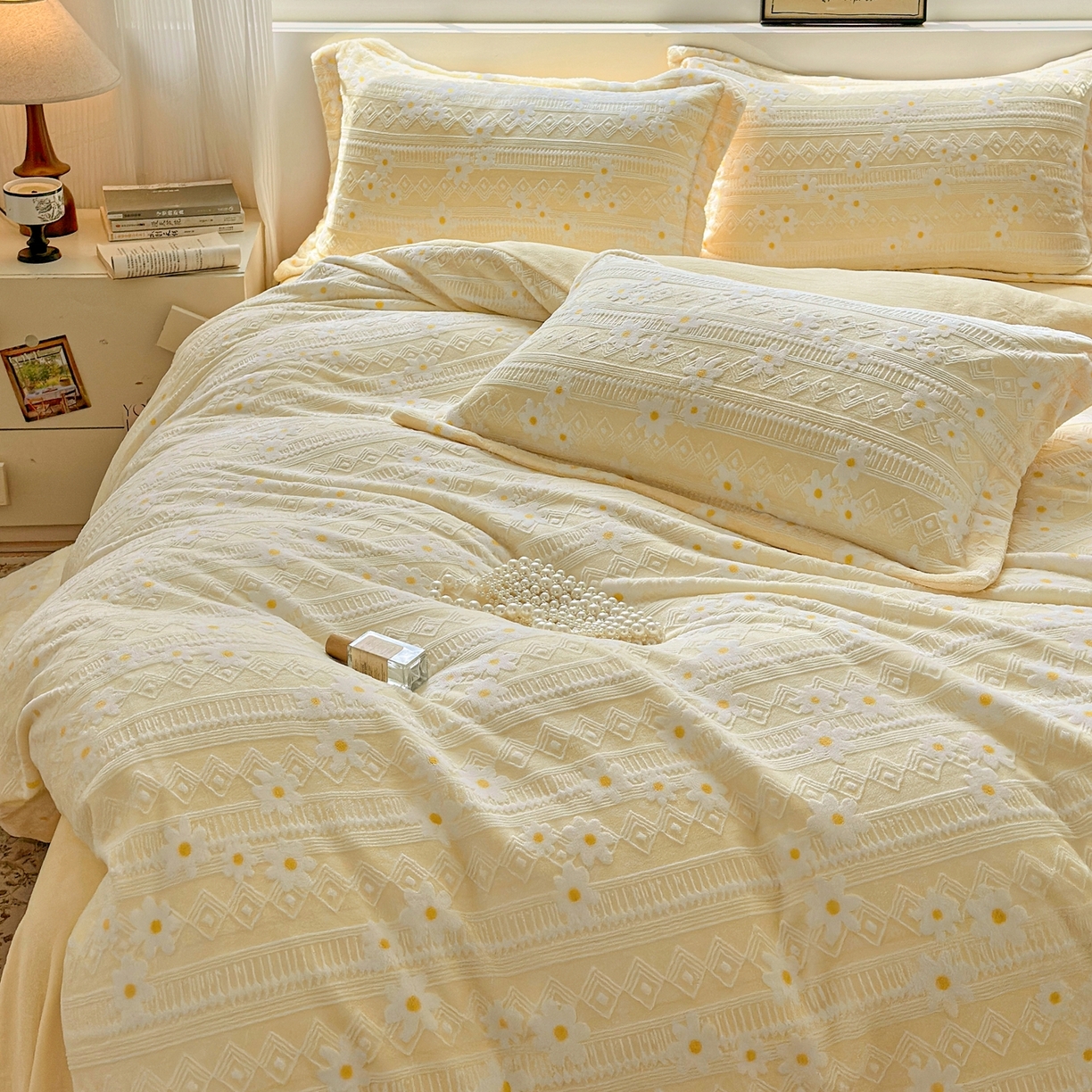 91家纺网 家纺一手货源 找家纺 娜娜 2025新款高克重牛奶绒百花齐放系列单品被套 百花齐放-奶昔黄