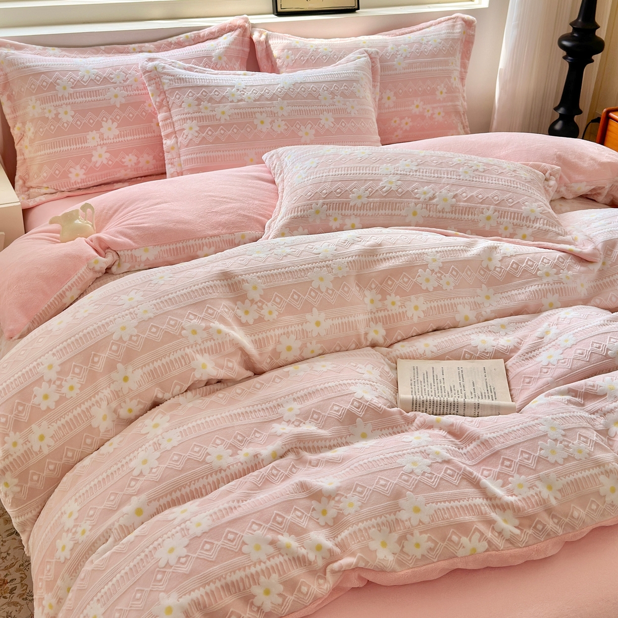 91家纺网 家纺一手货源 找家纺 娜娜 2025新款高克重牛奶绒百花齐放系列单品被套 百花齐放-嫩粉