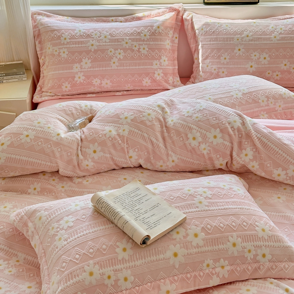 91家纺网 家纺一手货源 找家纺 娜娜 2025新款高克重牛奶绒百花齐放系列单品被套 百花齐放-嫩粉