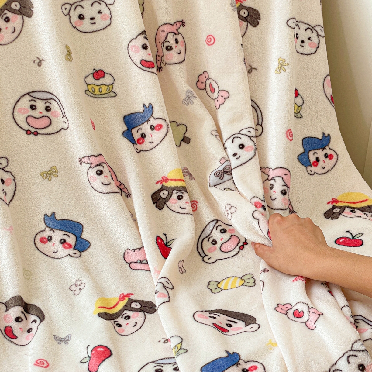 91家纺网 家纺一手货源 找家纺 Mata蔓塔家 2025新款四季款双面印花牛奶绒午休毯毛毯毯子空调毯 糖果蜡笔