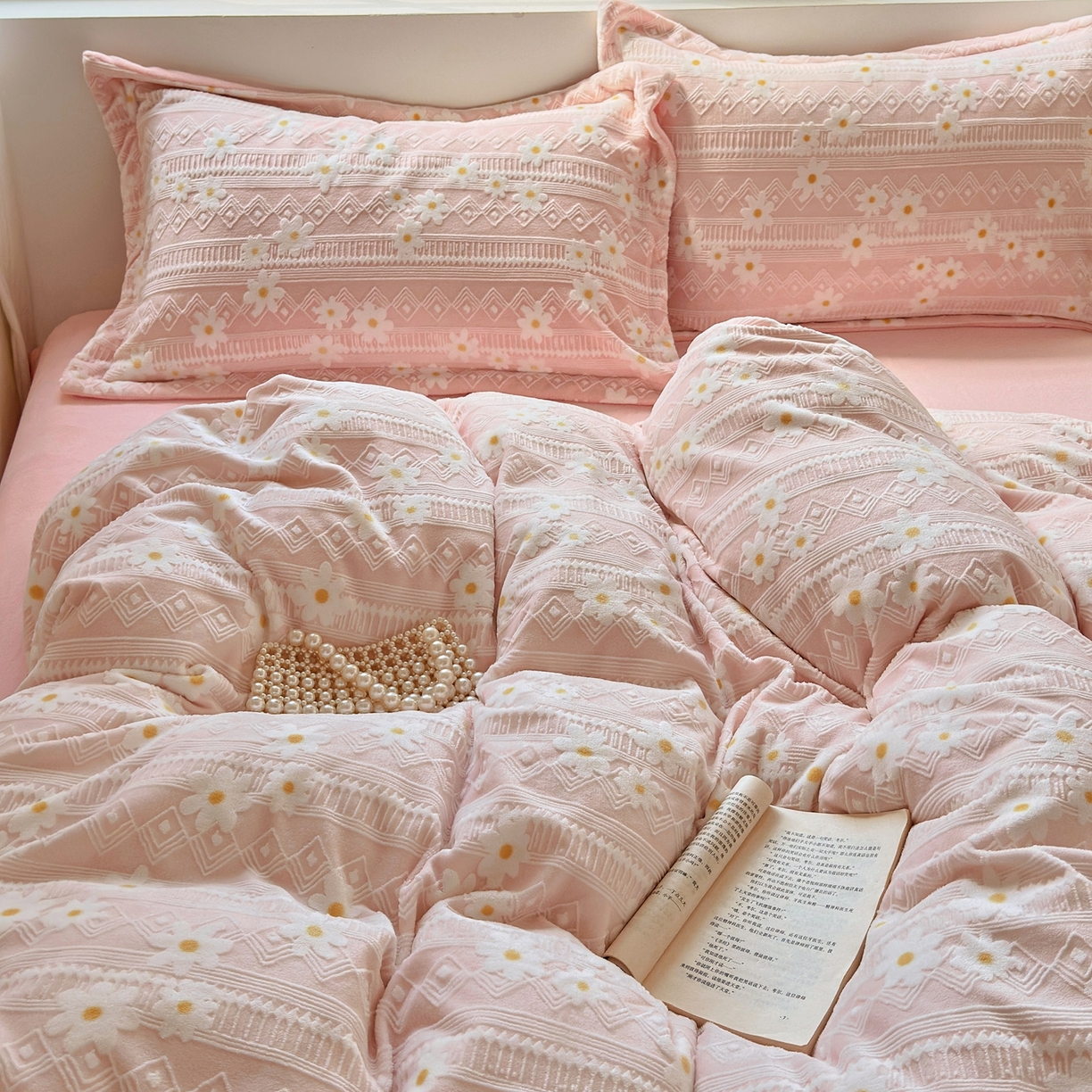 91家纺网 家纺一手货源 找家纺 娜娜 2025新款高克重牛奶绒百花齐放系列单品被套 百花齐放-嫩粉