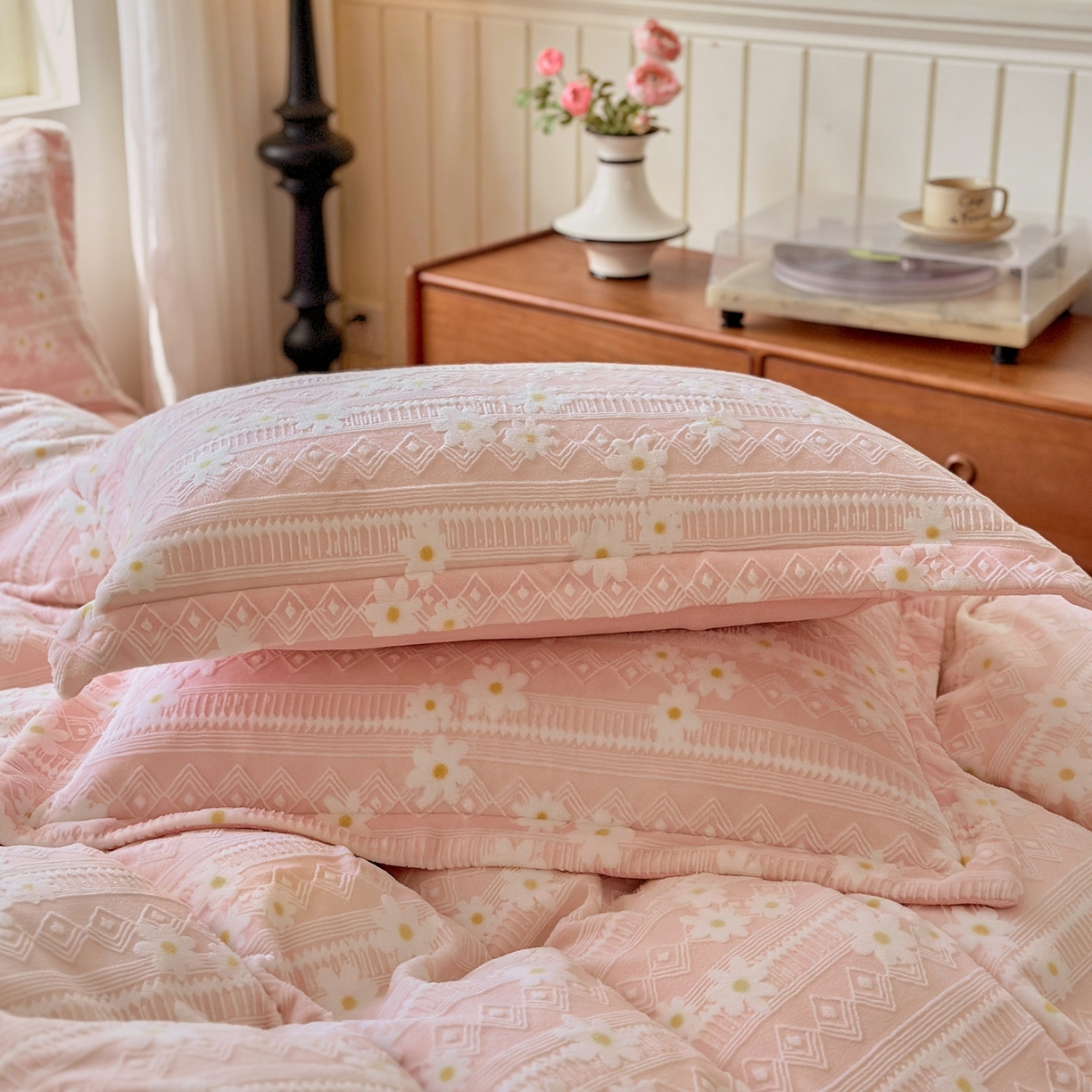 91家纺网 家纺一手货源 找家纺 娜娜 2025新款高克重牛奶绒百花齐放系列单品被套 百花齐放-嫩粉