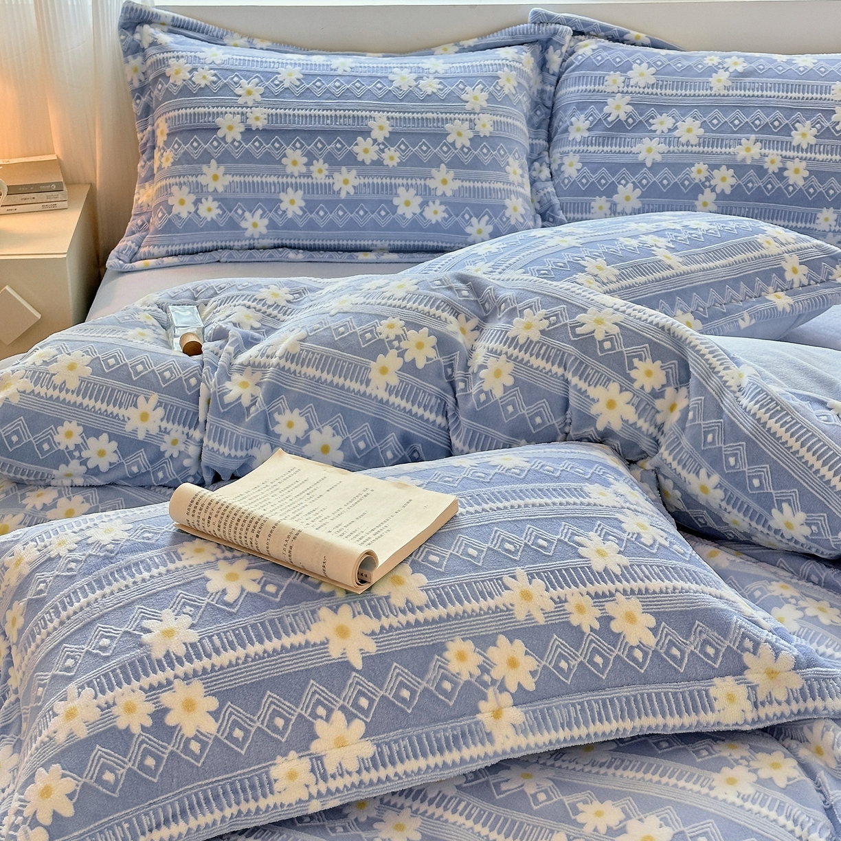 91家纺网 家纺一手货源 找家纺 娜娜 2025新款高克重牛奶绒百花齐放系列单品被套 百花齐放-天空蓝